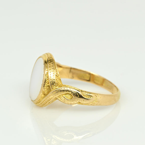 1900's Victorian 15K Yellow Gold Opaque Agate Center Ring