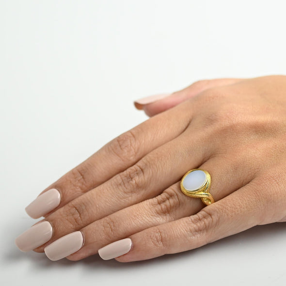 1900's Victorian 15K Yellow Gold Opaque Agate Center Ring
