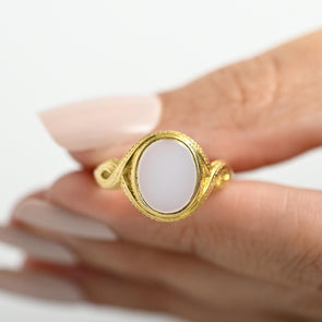 1900's Victorian 15K Yellow Gold Opaque Agate Center Ring
