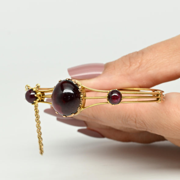 Circa 1900's Victorian 18K Gold 3 Stone Purple Garnet Cabochon Gemstone Bracelet