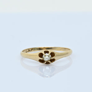 Vintage 10K Petite Pearl Buttercup Ring