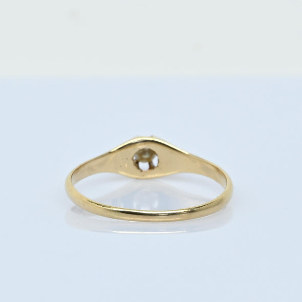 Vintage 10K Petite Pearl Buttercup Ring