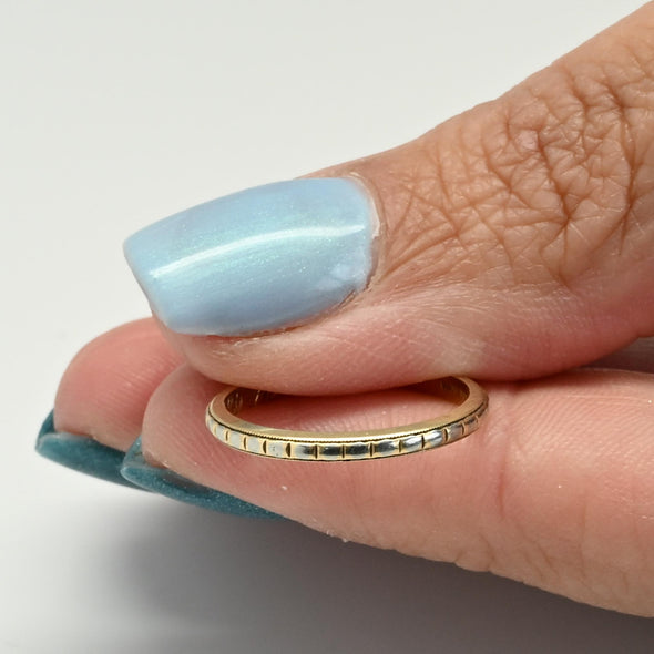 Vintage 18K Yellow Gold Engraved Wedding Band Dated 1940