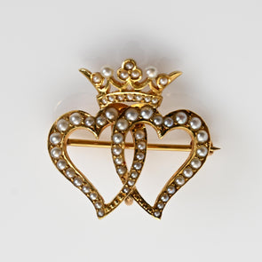 Vintage Interlocking Hearts w Crown Pearl Gold Brooch