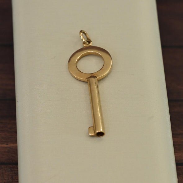 Vintage Functional Hand Cuff Key Pendant 14K Yellow Gold