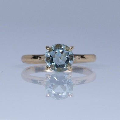 Vintage Round Aquamarine Solitaire Ring in 18K Yellow Gold