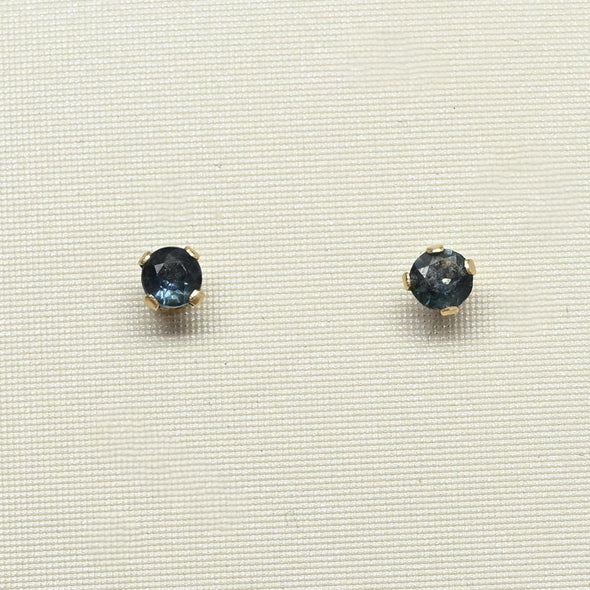 Petit Blue Sapphire Yellow Gold Stud Earrings