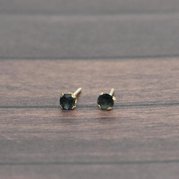 Petit Blue Sapphire Yellow Gold Stud Earrings