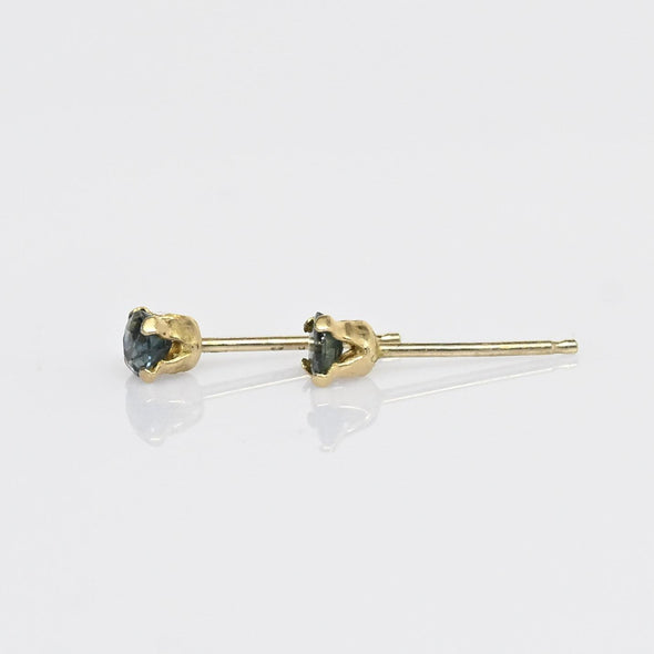 Petit Blue Sapphire Yellow Gold Stud Earrings