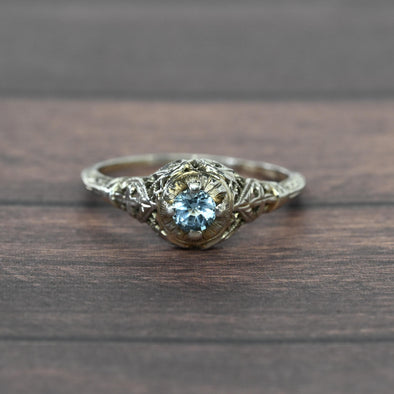 Delicate Vintage Art Deco 18K White Gold Blue Zircon Filigree Solitaire Gemstone