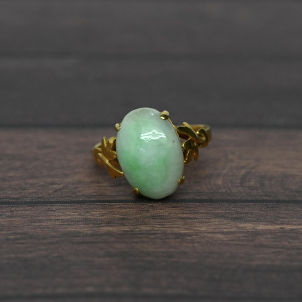 Vintage Snow Jade Oval Jadeite 18k Gold Ring
