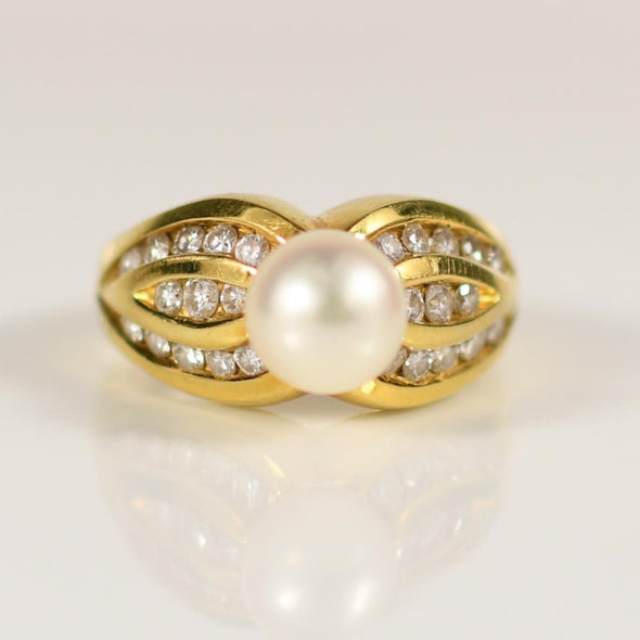 Cultured Pearl and Diamond Ring in 18k Yellow Gold