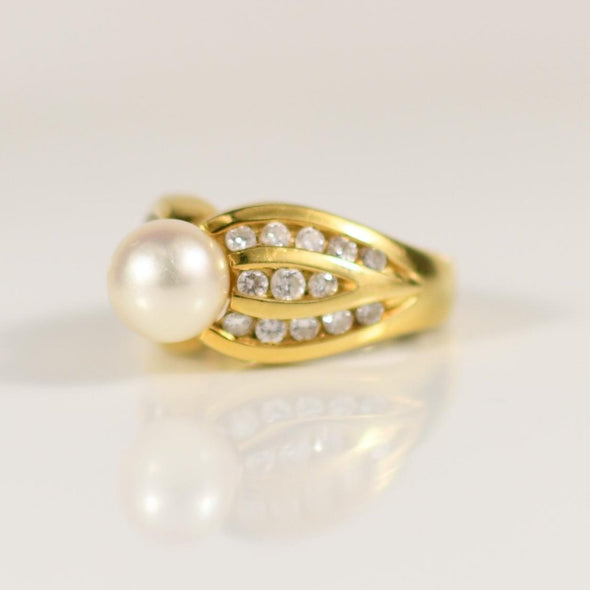 Cultured Pearl and Diamond Ring in 18k Yellow Gold