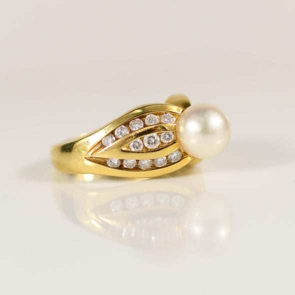 Cultured Pearl and Diamond Ring in 18k Yellow Gold