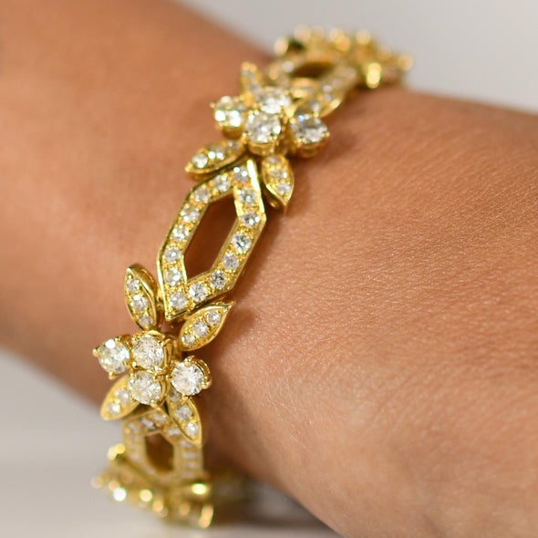 7.85ctw Diamond Link Bracelet in 18 Karat Gold