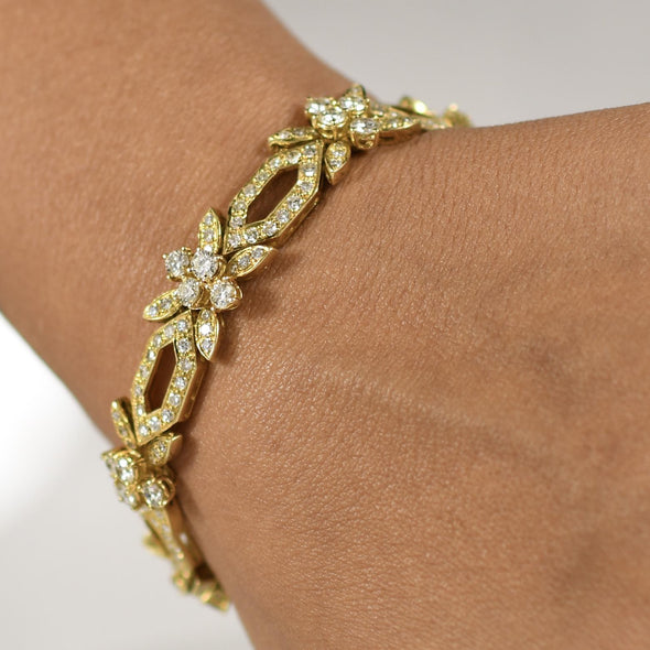 7.85ctw Diamond Link Bracelet in 18 Karat Gold