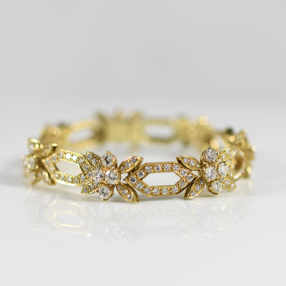 7.85ctw Diamond Link Bracelet in 18 Karat Gold