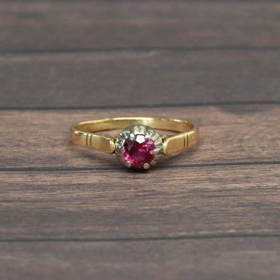 Vintage Ruby 18k Yellow Gold Solitaire Ring