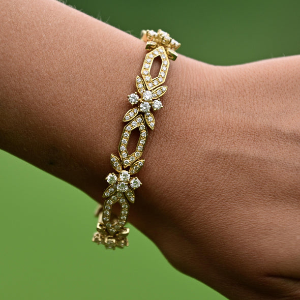 7.85ctw Diamond Link Bracelet in 18 Karat Gold