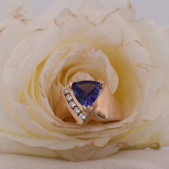 Vintage 14K Yellow Gold Diamond and Deep Purple Tanzanite Gemstone Ring
