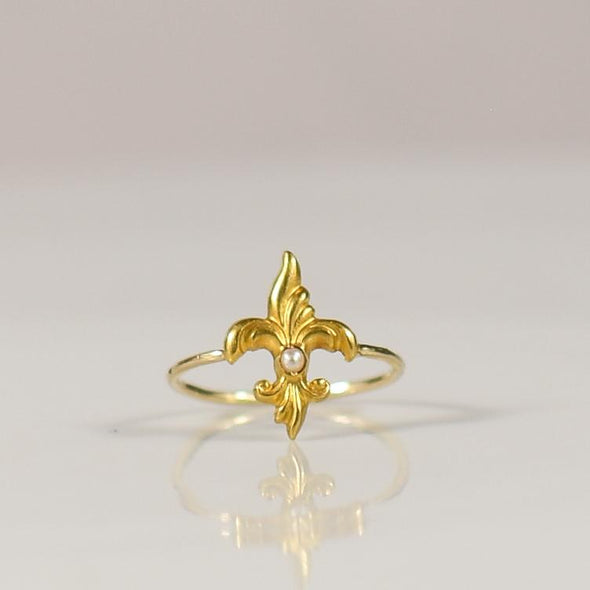 Vintage Fleur-de-lis Pearl 14K Yellow Gold Ring