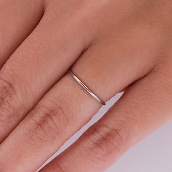 Minimalist Vintage Unisex Stackable Wedding Band